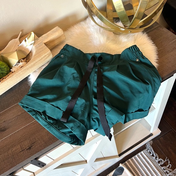 lululemon athletica Pants - Lululemon Shorts Womens Green Cuffed Drawstring size 4 #346.